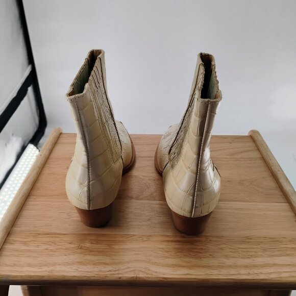 Schutz Briani Women's Snip Toe Crocodile Embossed Leather Bootie Eggshell 7.5B - Picture 9 of 12